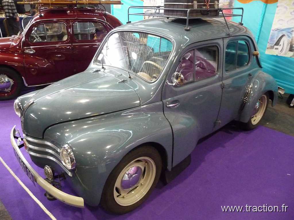 2011_epoquauto (201).jpg - 05/11/2011 - 69000 LYON - EPOQU'AUTO - 33ème Salon International Autos & Motos Anciennes - RENAULT - 4 CV avec galerie et porte bagages